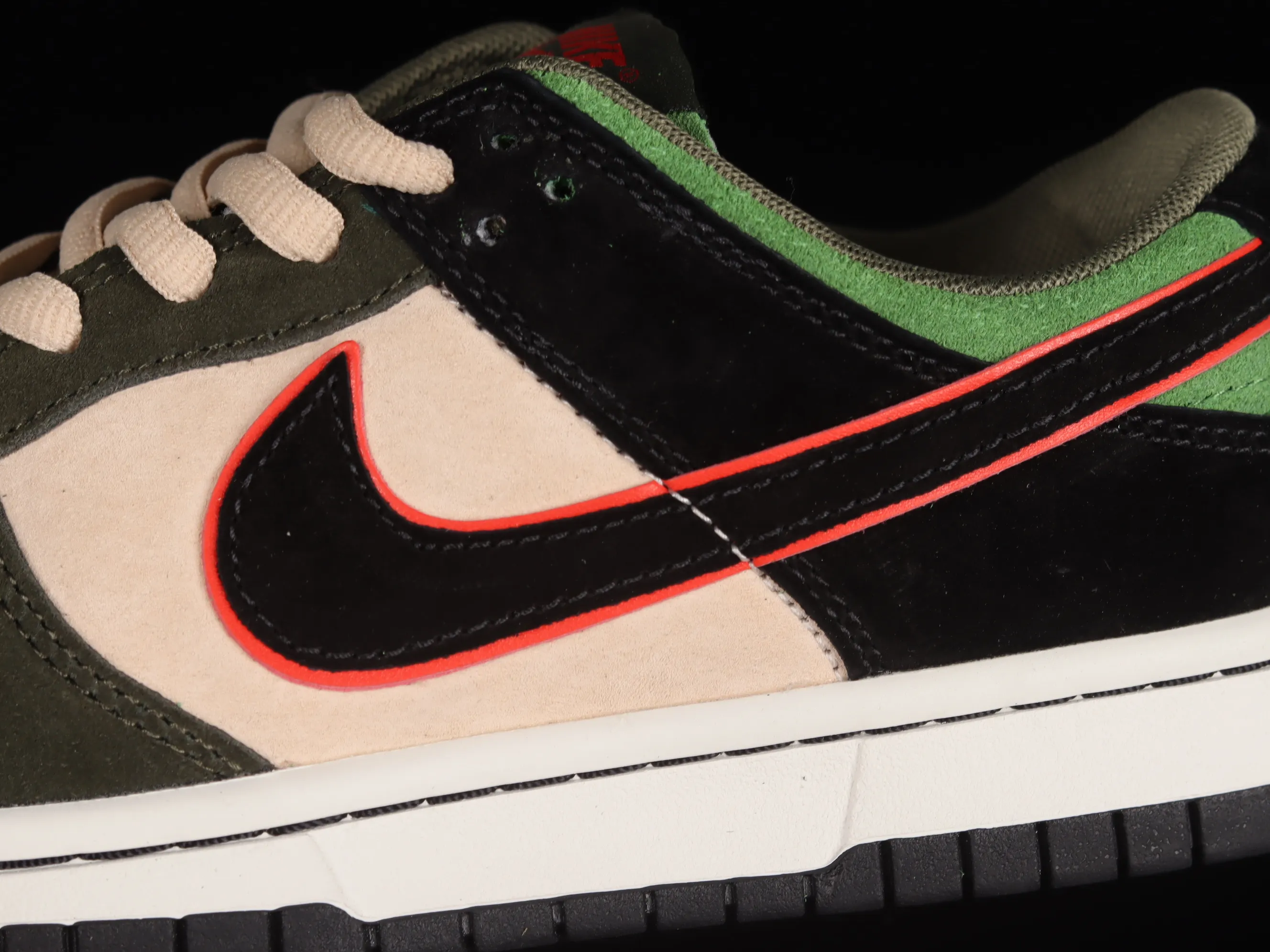 All Categories Nk SB Dunk Series Nk SB Dunk Low Low-top sneakers Otomo Katsuhiro x Nk SB Dunk Low "Steamboy OST" Creative customization collaboration Otomo Katsuhiro joint SB low-top sports and leisure sneakers LF0039-025